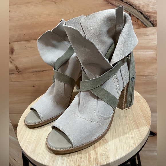 Diba True Open-Toe Bootie in Grey Suede Size 8 - Picture 6 of 16